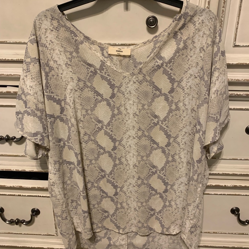 Entro v neck top